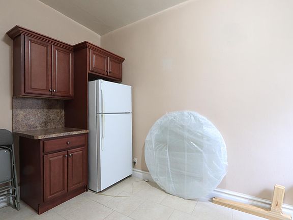 4th image of 2355 Kings Hwy #1H