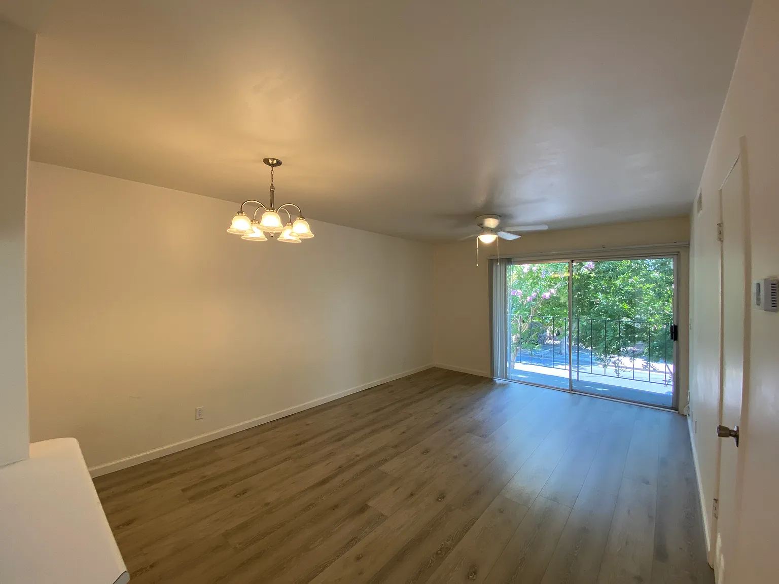 2 bed, 800 sqft, $2,200 — Photo 2