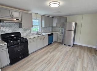 697 Beacon St, Lowell, MA 01850
