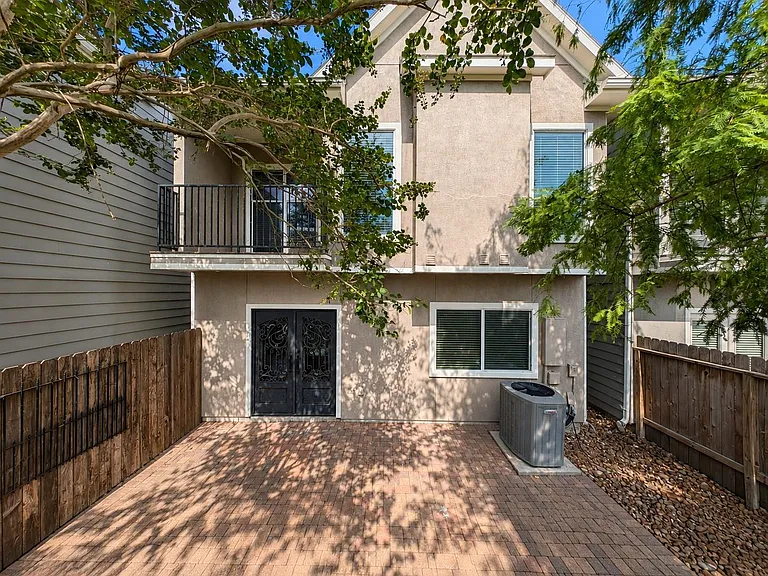 319 Grove St — Photo 17