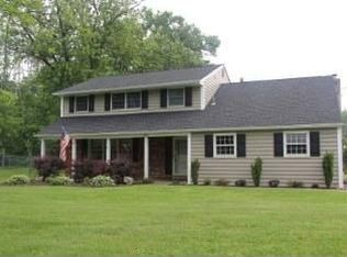 606 Brumar Dr, Hatboro, PA 19040