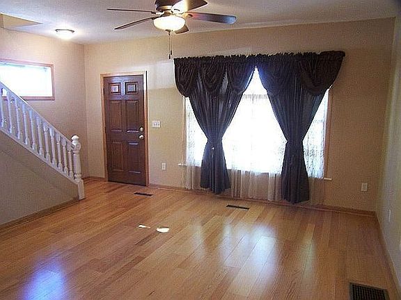 5th image of 228 Maria Ave
