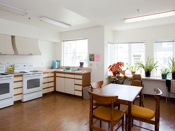 4th image of 4738 19th Ave NE APT 201