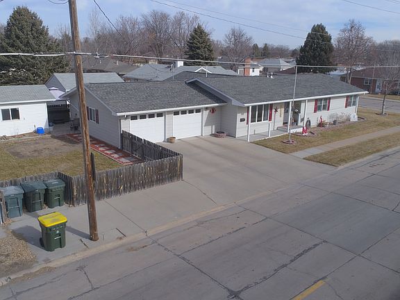 2nd image of 1021 E E St