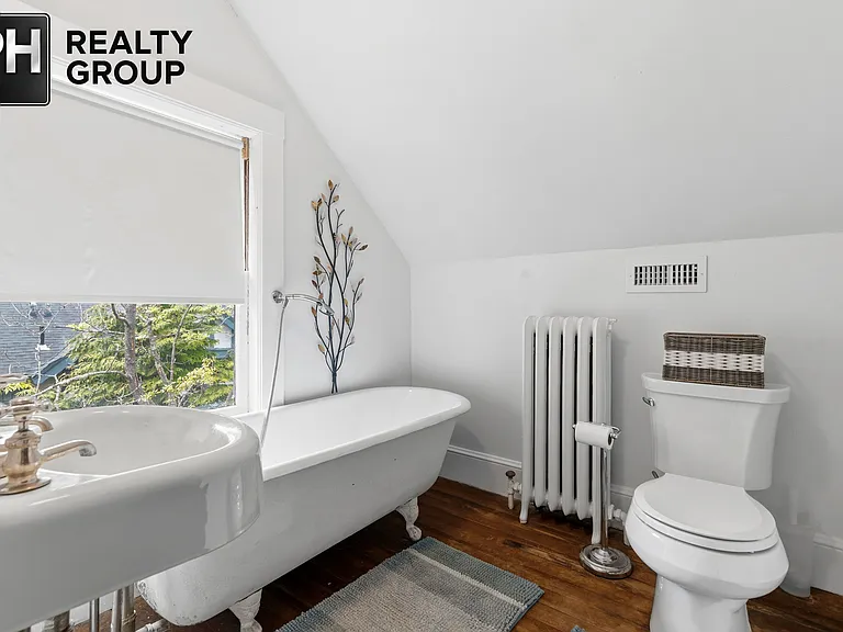 21 Clover St — Photo 28