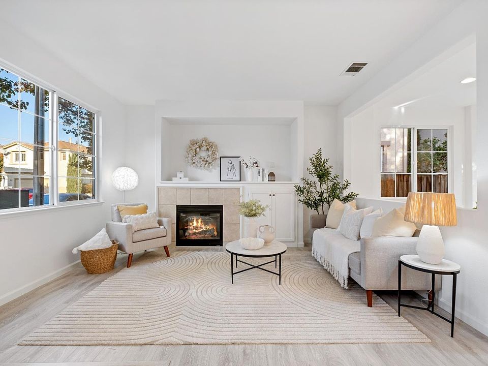 1st image of 2144 Kingsbury Cir