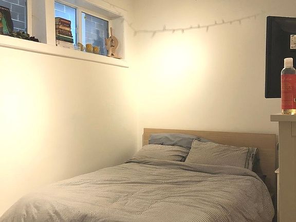 4th image of 1526 N Artesian Ave #1