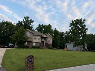 2152 Bend Rd, Clarksville, TN 37040