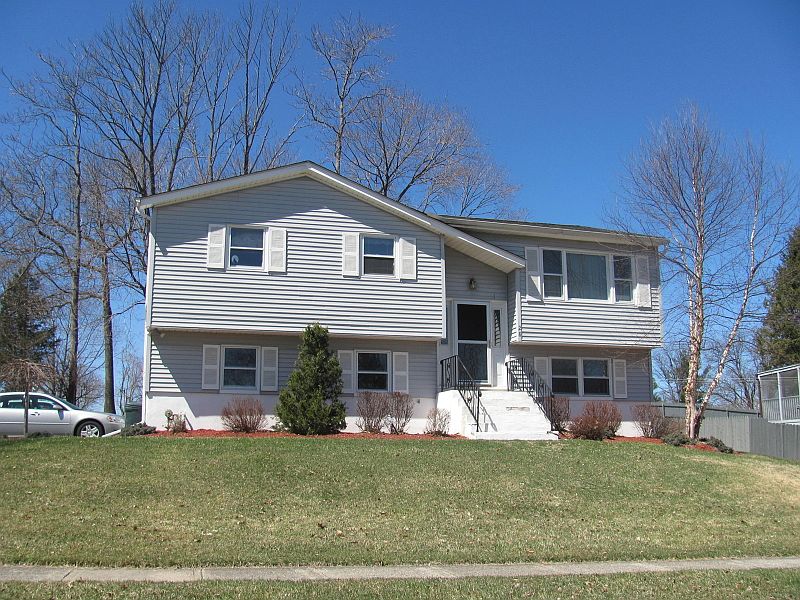 1st image of 28 Birch Dr
