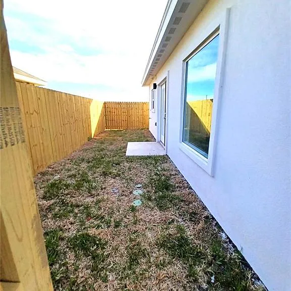 1404 S Xanthia St #2 — Photo 2