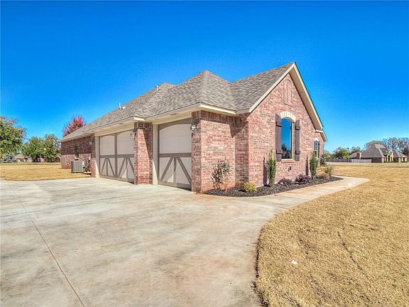 4th image of 1401 W Hyde Park Way