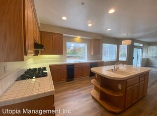 28020 Fox Hollow Dr, Hayward, CA 94542