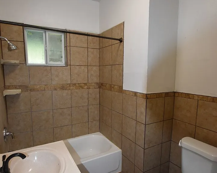 608 W Rosewood Ave — Photo 3