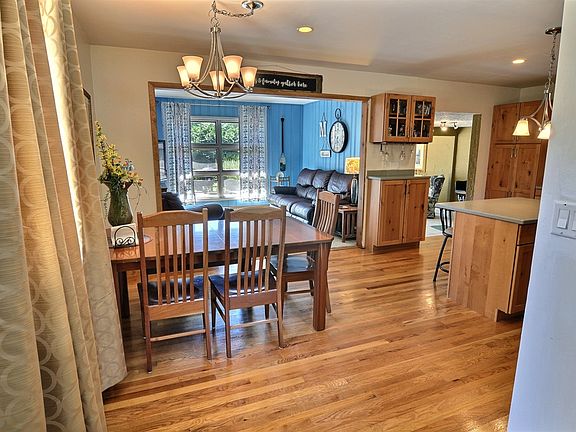 5th image of 301 Highland Dr