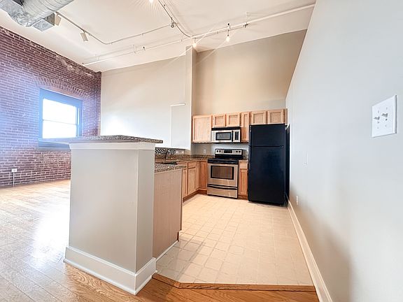 4th image of 200 Main St APT 610