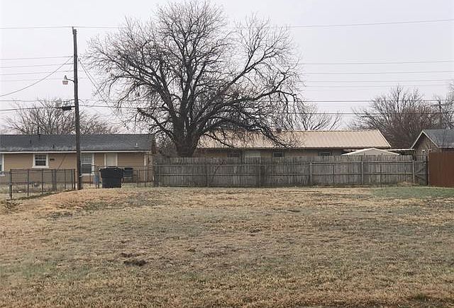 1st image of 4701 Clover Ln