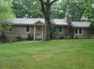 35 Hunters Ln, Norwalk, CT 06850