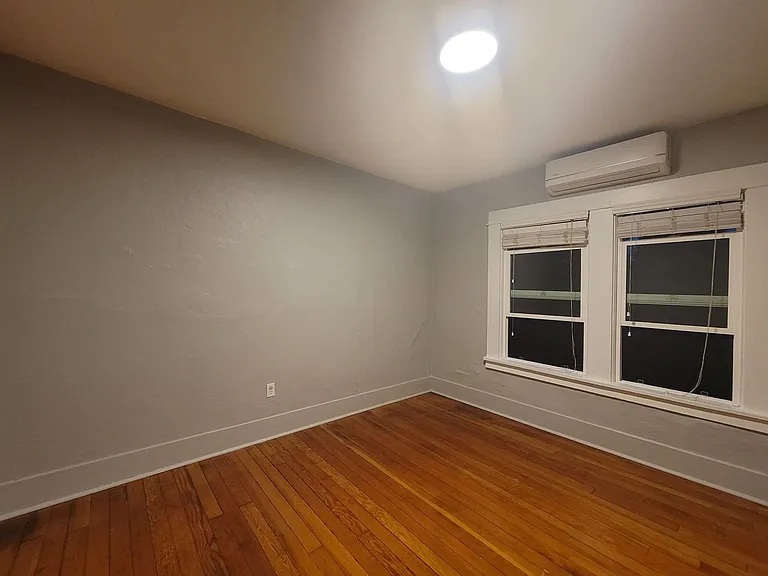845 W 26th Ave — Photo 10