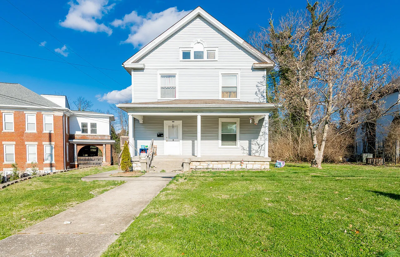 2 bed, 900 sqft, $925 — Photo 1