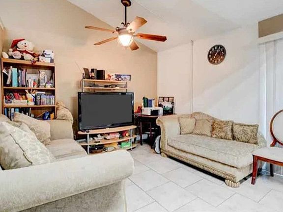 3rd image of 228 Scottsdale Sq