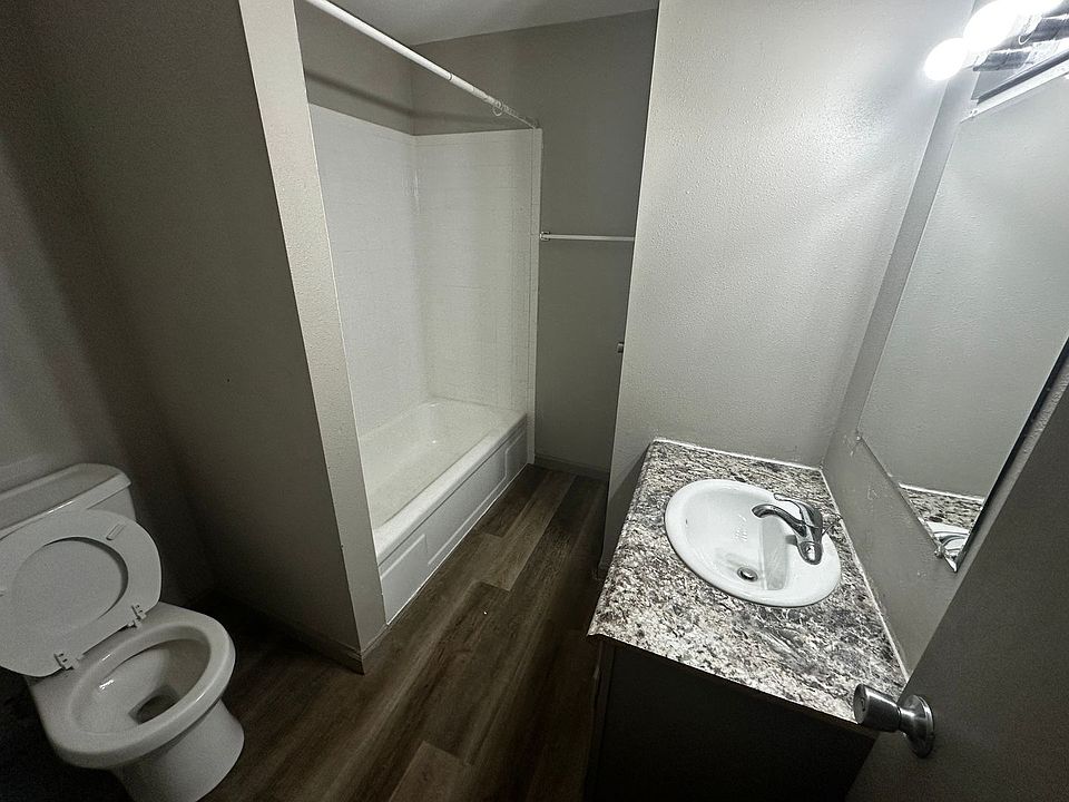 1st image of 810 Payton Ave APT 50