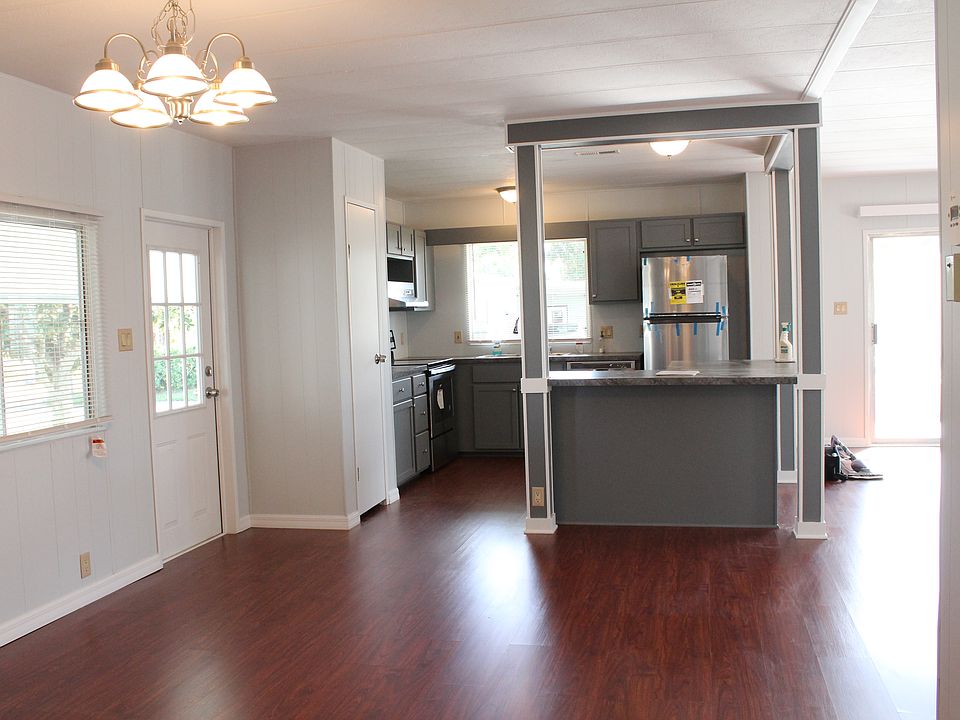 Dining room/entry door/kitch