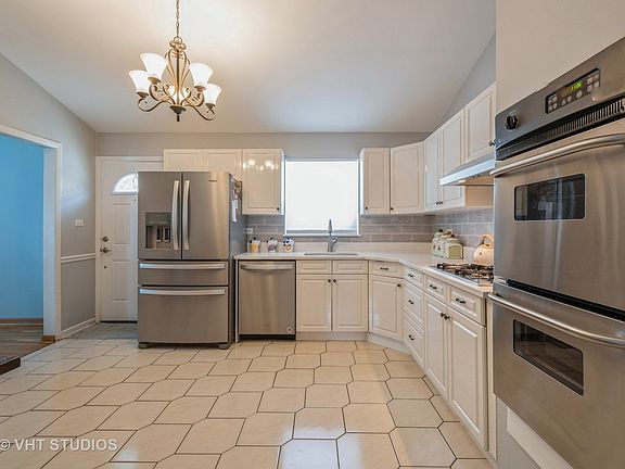 5th image of 550 Leamington Ave