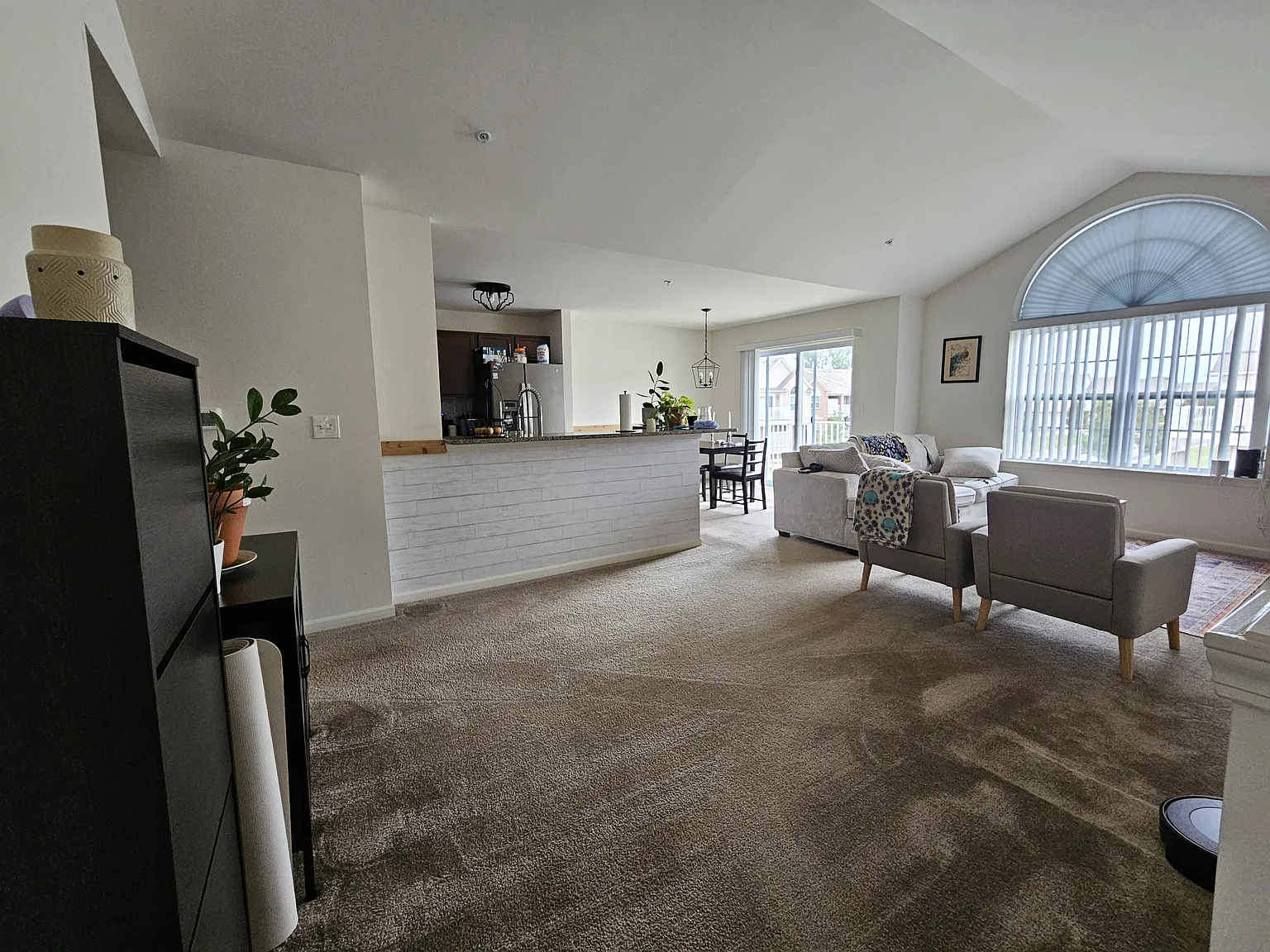 3 bed, 1500 sqft, $2,300 — Photo 2