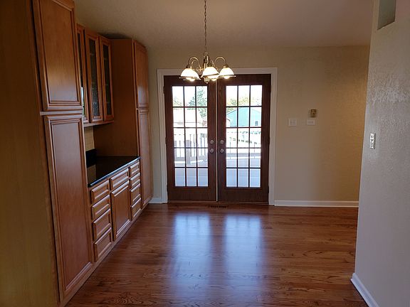 5th image of 7610 W Moorefield Dr