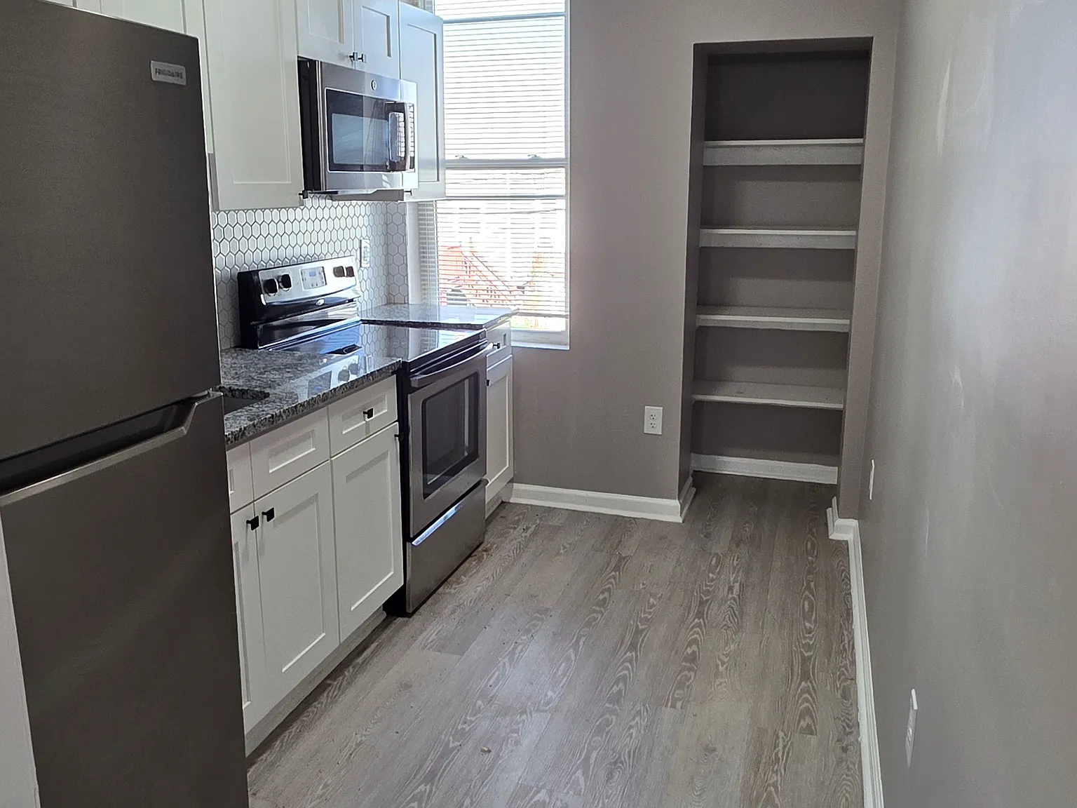 724 Edgewood St, Apt B — Photo 2