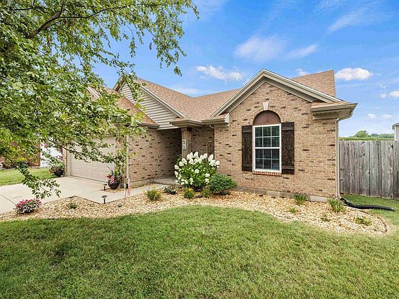 2nd image of 472 Camden Cir