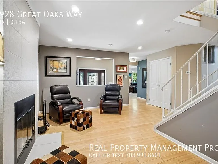 9928 Great Oaks Way — Photo 24