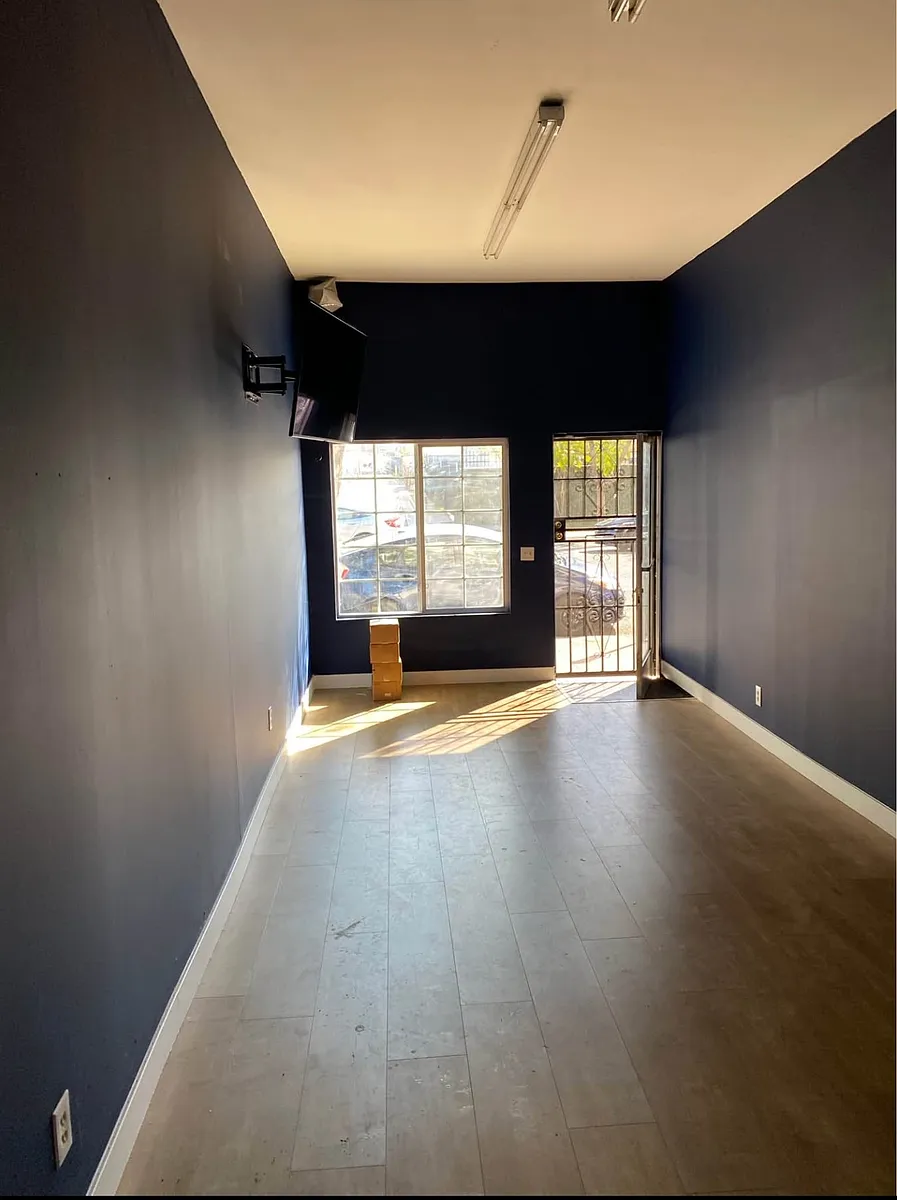 Building Photo - 2311 E 1st St #2313