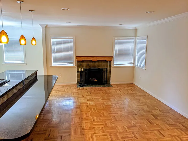1826 Coastland Ave — Photo 2
