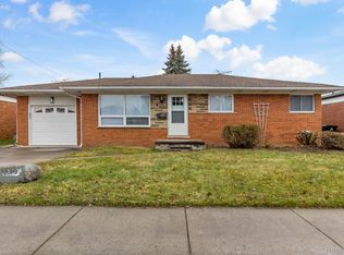 32239 Susilane St, Roseville, MI 48066