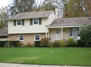 17 Dewberry Dr, Hamilton, NJ 08610