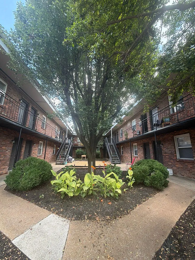 West Wind Apartments — Photo 1