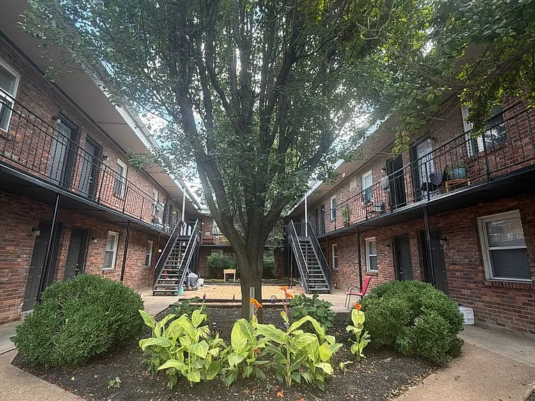 West Wind Apartments — Photo 1