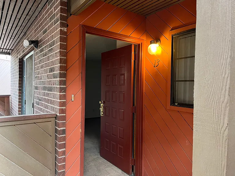 1855 Girard Blvd NE — Photo 69