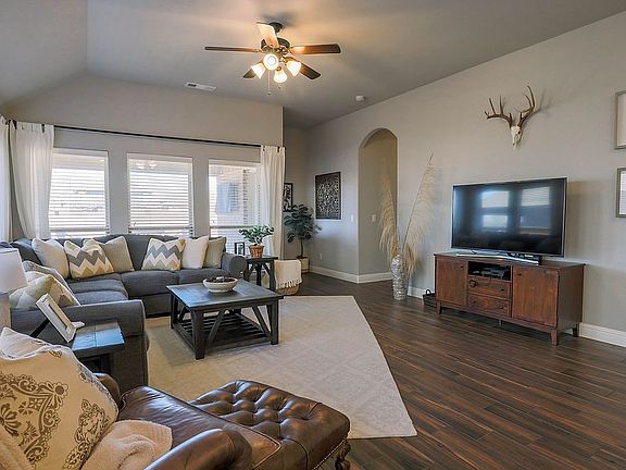 4th image of 1025 Summer Ln