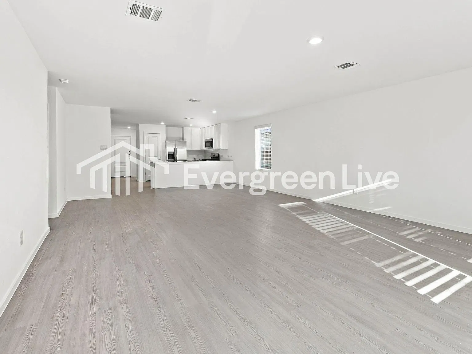 4 bed, 2.5 bath, 2263 sqft, $2,240 — Photo 3