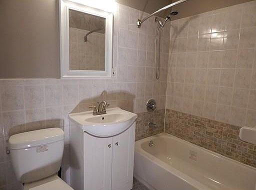 5th image of 900 Governors Dr APT 9
