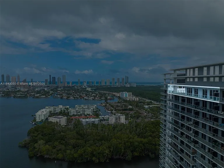 16385 Biscayne Blvd #4 — Photo 13