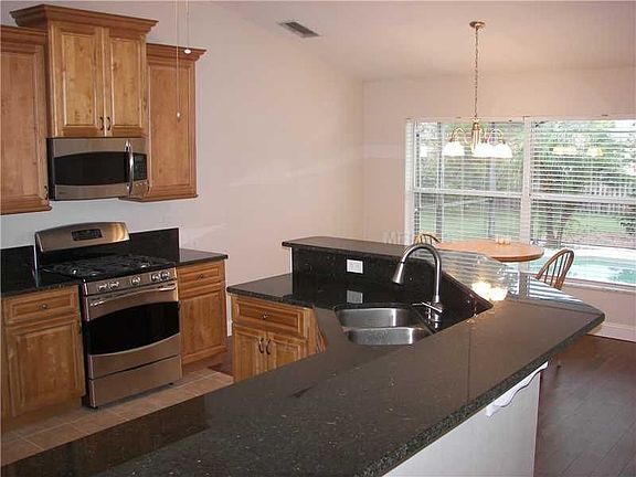 5th image of 921 Elm Forest Dr