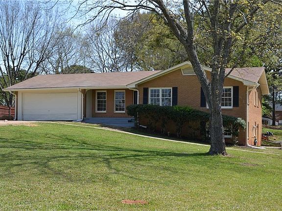 2nd image of 302 Plantation Cir
