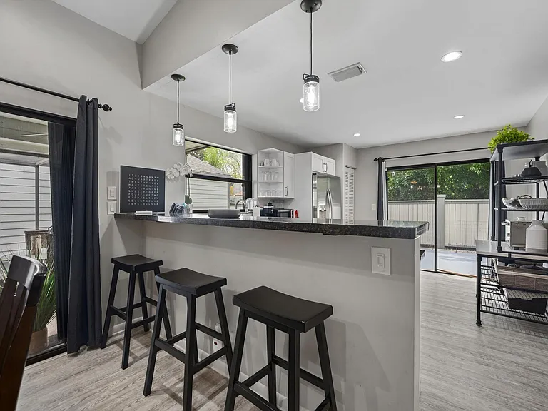 2482 Bedford Mews Dr — Photo 14