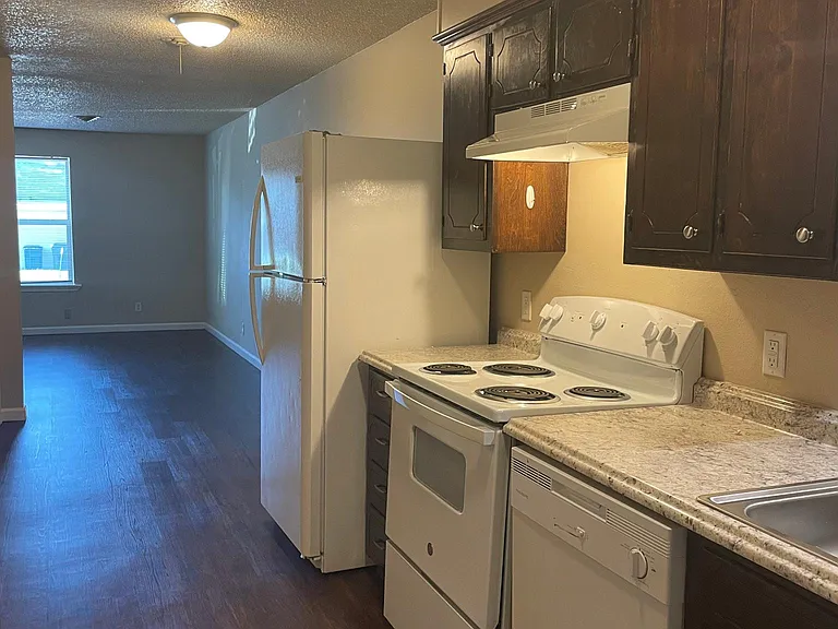 202 Pecan St #7 — Photo 7