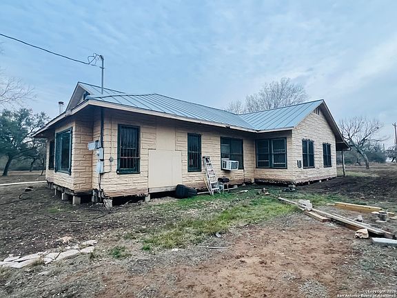 3rd image of 313 County Road 468