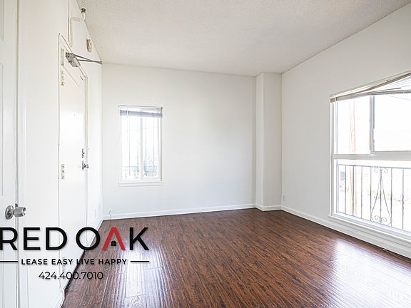 3rd image of 1004 W 65th St #12