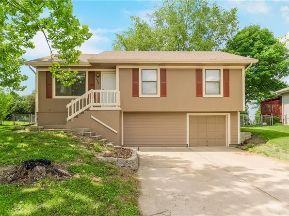 518 Willow St, Peculiar, MO 64078